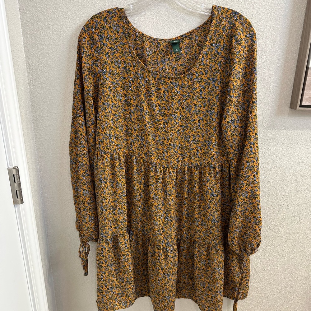 Dusty floral short dress.